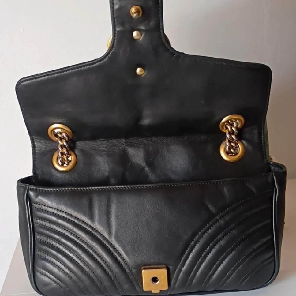 Gucci GG Marmont Crossbody Purse Black Quilted Leather Shoulder Bag